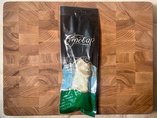 Сыр 1 кг ГОРНЫЙ СЫРОВАР (Паутинка с паприкой): Сыр 100 гр ГОРНЫЙ СЫРОВАР (Косичка с укропом и чесноком)